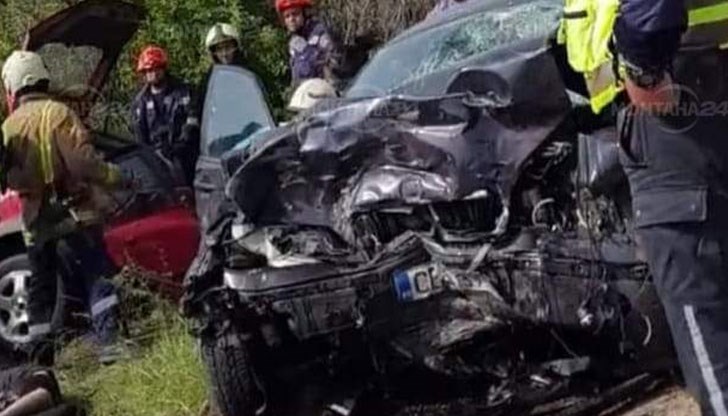 Два автомобила са се ударили край село Благово