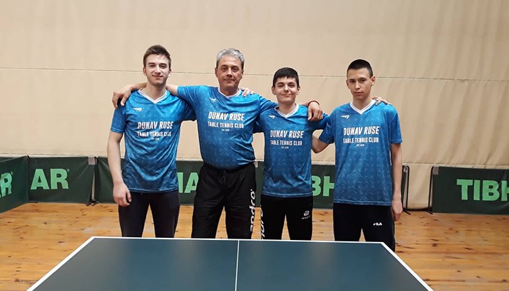 Юношите на СКТМ “Дунав” Русе изпуснаха бронзовите медали на проведеното във Варна Държавно отборно първенство Юношите на СКТМ “Дунав” Русе изпуснаха бронзовите медали на проведеното във Варна Държавно отборно първенство