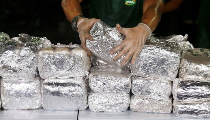 Десетки пакети с дрога са били изхвърлени от вълните Десетки пакети с дрога са били изхвърлени от вълните