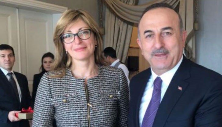 Империите никога не се извиняват, никога – особено, когато пет века са ти украсявали държавата с фес Империите никога не се извиняват, никога – особено, когато пет века са ти украсявали държавата с фес