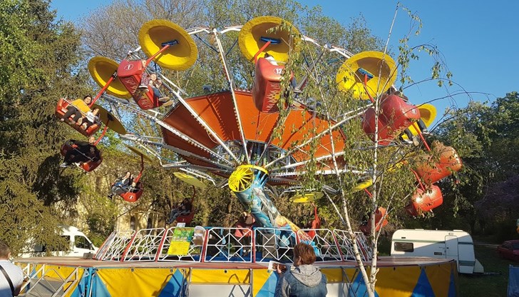 Мястото е отново крайбрежната алея в Парка на младежта