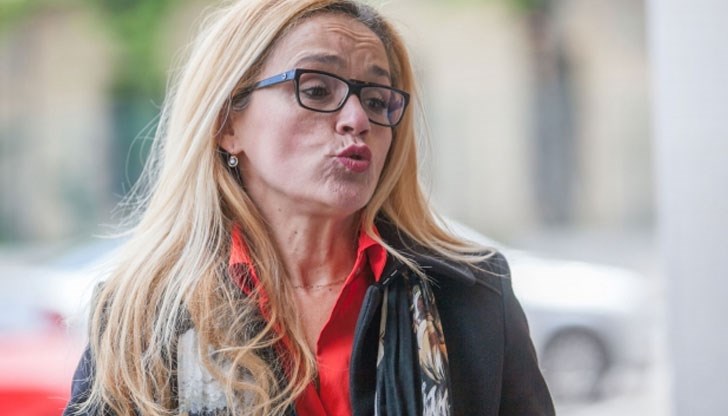 Това са 14 съдии, които направиха гавра с нас и нашите права, заяви осъдената за подкуп бивша кметица Това са 14 съдии, които направиха гавра с нас и нашите права, заяви осъдената за подкуп бивша кметица