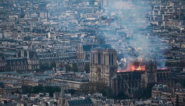 Пожарникарите успяха да предпазят от рухване двете основни кули Пожарникарите успяха да предпазят от рухване двете основни кули