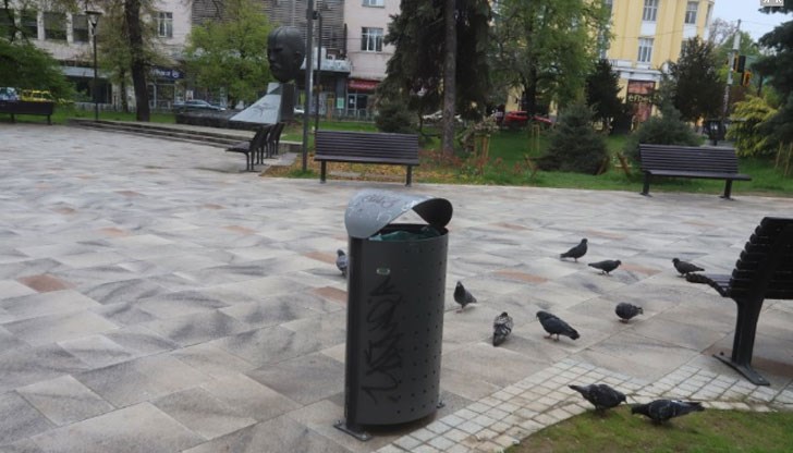 Общината ще плати по 10 000 лв. за градска пейка, 1000 лв. за кошче за боклук и по 400 лв. за обикновен ламаринен знак