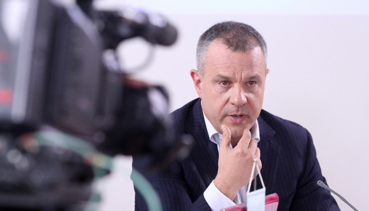 Според СЕМ Кошлуков е единственият кандидат, който отговаря на законовите изисквания за заемането на поста