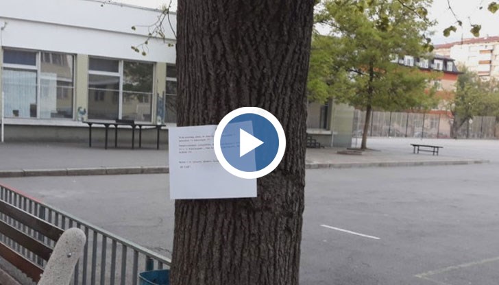 Охранителни камери заснемат как в 5 ч. сутринта мъж разлепя бележки и пали свещи в двора