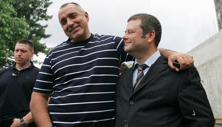 Справка в регистъра за обществени поръчки показва, че фирмата, собственост на Пеева, има над 100 договора на обща стойност 57.5 млн. лева