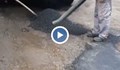 Работници асфалтират дупки след проливен дъжд квартал „Здравец”