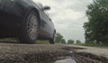 Шофьори трошат колите си по опасен път в разградско