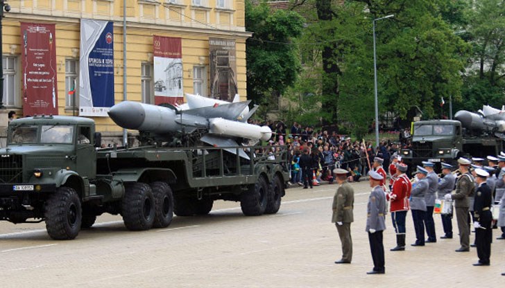 Заплатката и живуркането с мечти за още една лентичка или звезда на пагона лишават армията от най-важното - дух