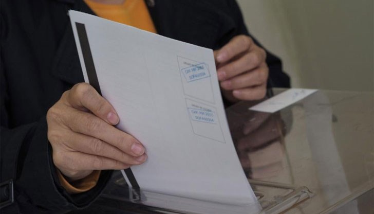 13 партии и 8 коалиции, регистрирали кандидатски листи, както и 6 независими кандидати ще участват в изборите за Европейски парламент