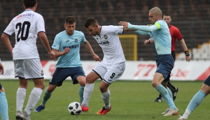 Куриозен късен гол подари първото място на Славия Куриозен късен гол подари първото място на Славия