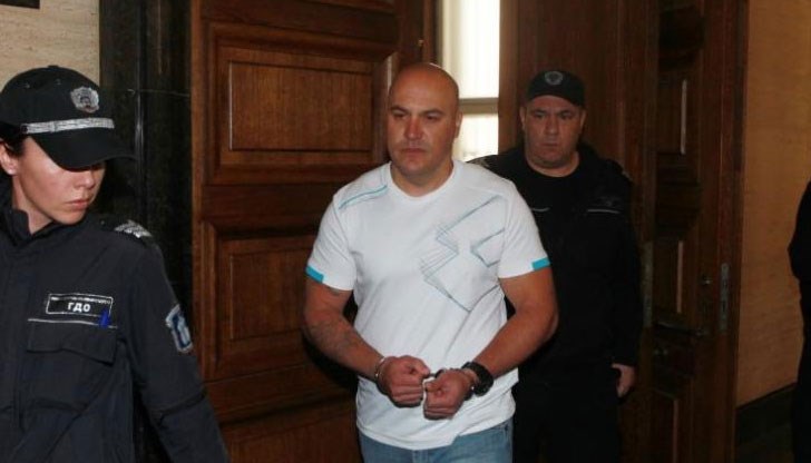 Стефан Стефанов взе за заложнички 6 служителки в банка