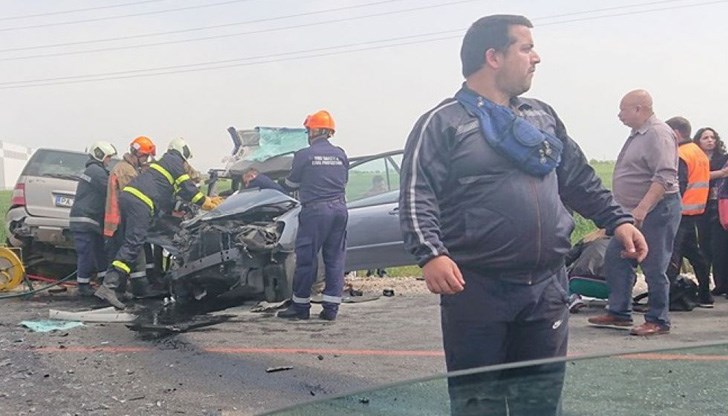 Автомобилът им се е блъснал челно в джип със 70-годишен шофьор
