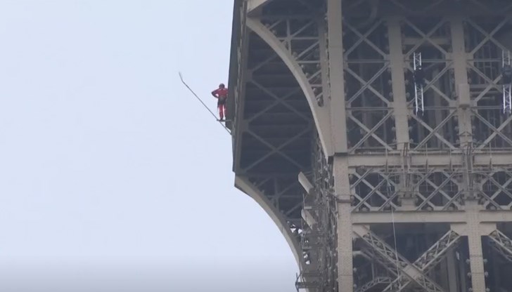 Забелязаха мъж да се катери по кулата