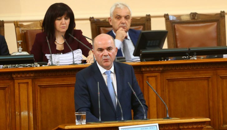 Светлана Ангелова му помага Светлана Ангелова му помага