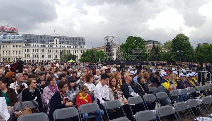 Много от тях са в очакване за чудодейно изцеление Много от тях са в очакване за чудодейно изцеление