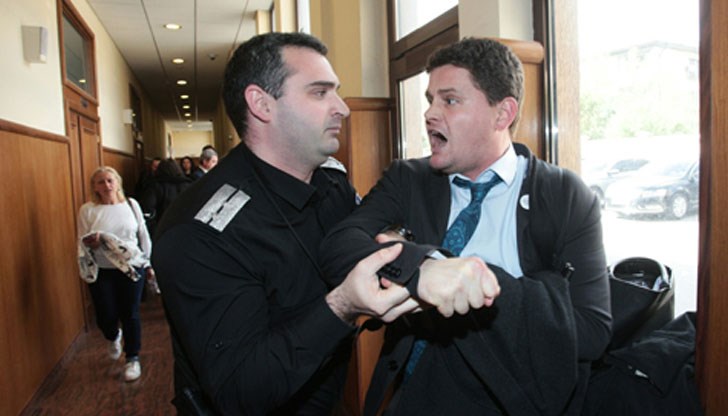 Поводът за образуване на делото е най-вероятно е възмущението от наказанието на Иванчева, изказано от бившия пиар на общината Петър Кърджилов Поводът за образуване на делото е най-вероятно е възмущението от наказанието на Иванчева, изказано от бившия пиар на общината Петър Кърджилов