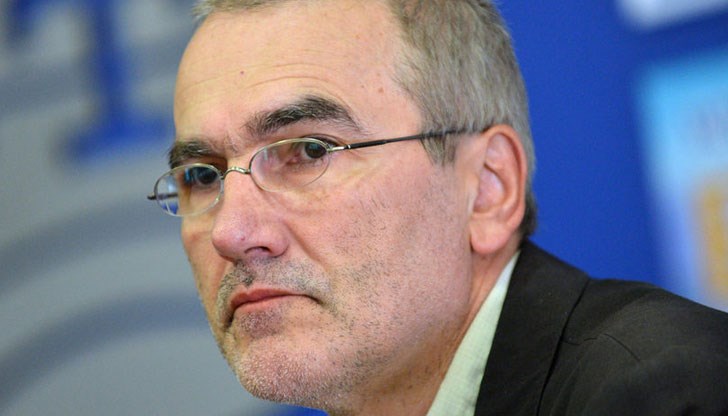 Йончева досега е подала три реални сигнала до прокуратурата. Ама дай да й се подиграваме на Йончева, че чакаме по-подходящ човек да подава сигнали. Как така тя, комунистка Йончева досега е подала три реални сигнала до прокуратурата. Ама дай да й се подиграваме на Йончева, че чакаме по-подходящ човек да подава сигнали. Как така тя, комунистка