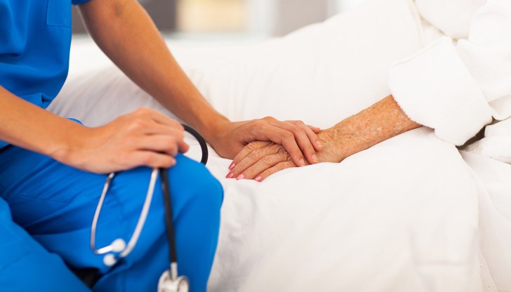 Празници без празнично настроение, горчиви усмивки и тъга в очите Празници без празнично настроение, горчиви усмивки и тъга в очите