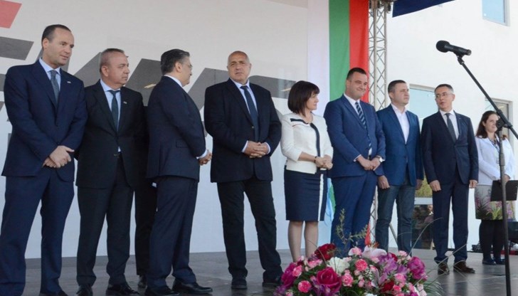 Отрицателно реагира и вицепремиерът Красимир Каракачанов, а МВнР съобщи, че в понеделник, 13 май, ще извика посланика да даде обяснение за думите си Отрицателно реагира и вицепремиерът Красимир Каракачанов, а МВнР съобщи, че в понеделник, 13 май, ще извика посланика да даде обяснение за думите си