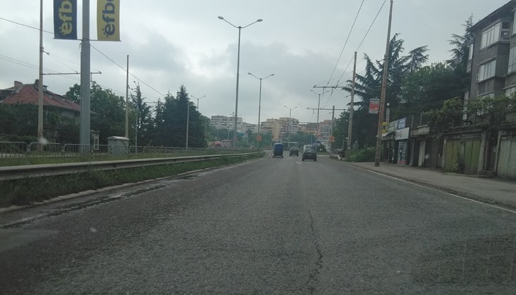 Всеки кара където му падне, а тировете летят в лявата лента