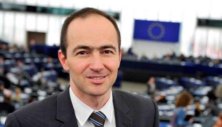 Кандидатът за евродепутат от листата на ГЕРБ избухна в социалната мрежа