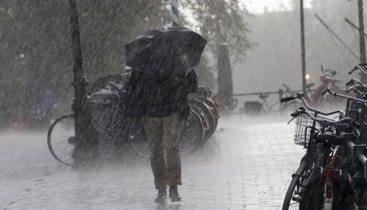 Очаква се на места да паднат до 35 л/кв.м дъжд Очаква се на места да паднат до 35 л/кв.м дъжд