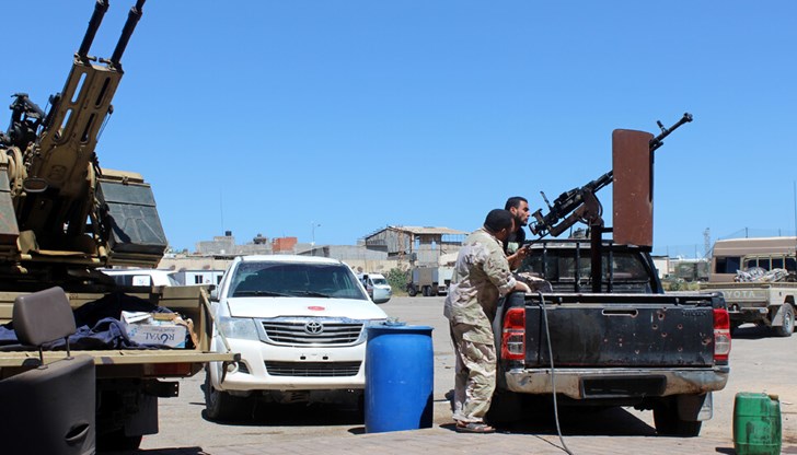 Във видео, публикувано във Facebook, те обявиха, че са заловили чуждестранен пилот "наемник" Във видео, публикувано във Facebook, те обявиха, че са заловили чуждестранен пилот "наемник"