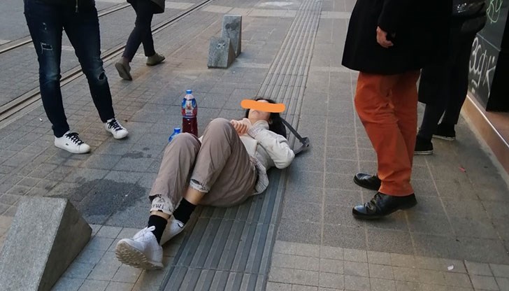 Жена пострада, след като се спъна в "перките от акула"