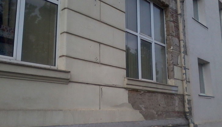 Министър Боил Банов вече преполови мандата си, а сред „видимите резултати“ от престоя му в културното ведомство бие на очи незавършеното южно крило на Национална галерия "Квадрат 500" към ул. "Оборище"