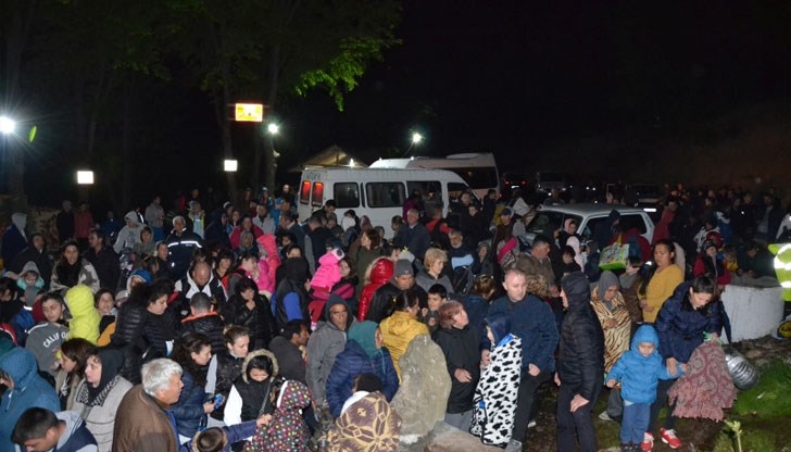 Според местно предание в нощта на 5 срещу 6 май, когато настъпва Хадарлез ледените води, които извират от масивна скала добиват целебна сила