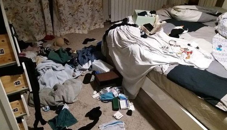 В имота е проникнато чрез взломяване на ПВЦ-прозорец В имота е проникнато чрез взломяване на ПВЦ-прозорец