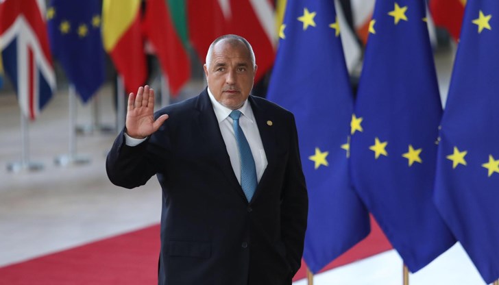 Зад гърба му се кикотят, а той се взема на сериозно!