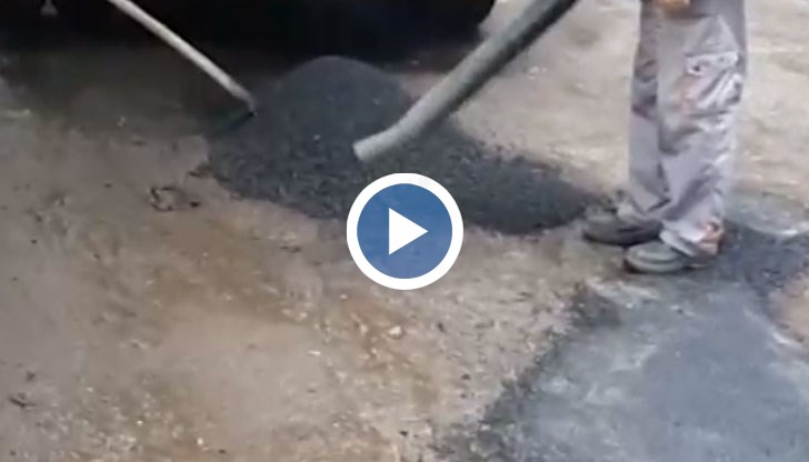 Паркингът и улицата пред блок 87 „Здравец” са осеяни с дупки