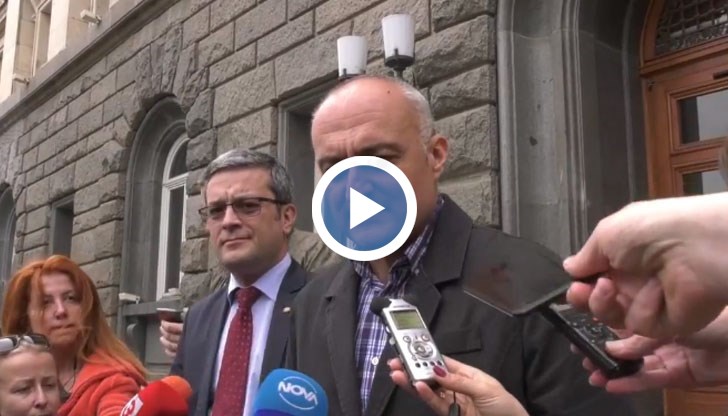 Не разбираме защо след като президентът говори за офшорни сметки не спомена, че Йончева е политик, който получи обвинение от прокуратурата за пране на пари именно чрез офшорни сметки, отбеляза Биков