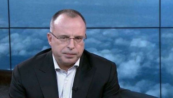 Няма фактическо съжителство със съпругата ми, а реален брак. Всичко съм декларирал към НАП и КПКОНПИ