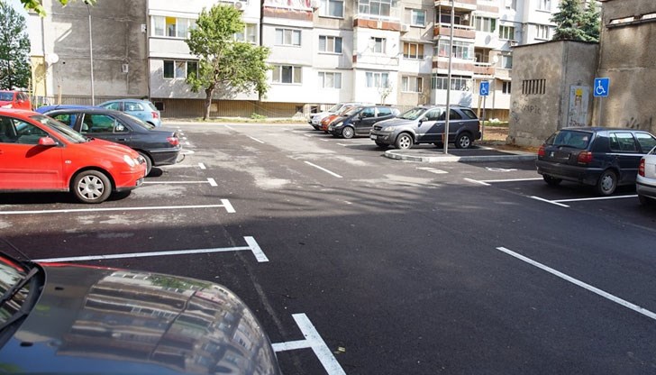 Той разполага със 71 места за автомобили, от които 5 са предназначени за хора с увреждания