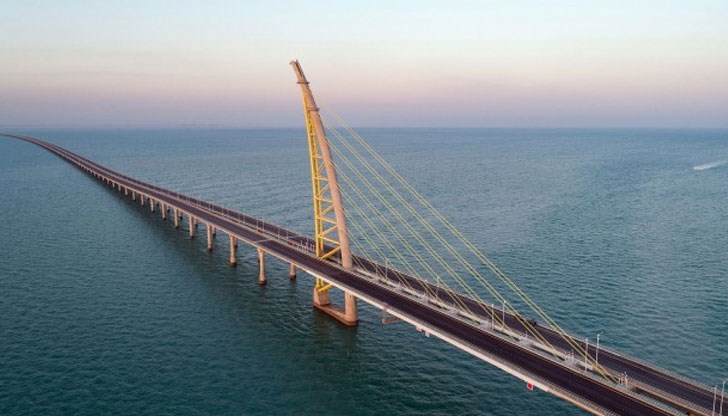 Той струва 3.6 милиарда долара, като за построяването му са били нужни 5 години