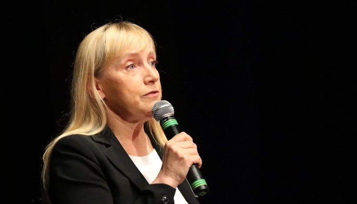 Причината била публични изказвания, че Саздов е купил къща в Барселона за Бойко Борисов