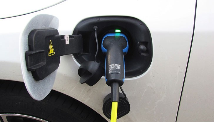 По последни данни у нас се движат около 800 изцяло електрически коли и над 2000 хибрида По последни данни у нас се движат около 800 изцяло електрически коли и над 2000 хибрида