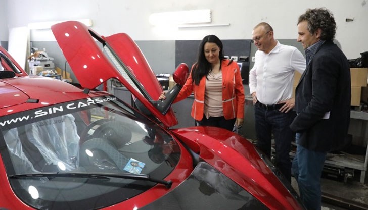 Лилето естествено беше придружена от беленския милиционер Пламен Нунев