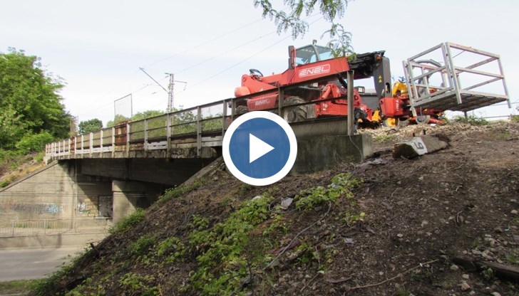 Пътниците се извозват с автобуси