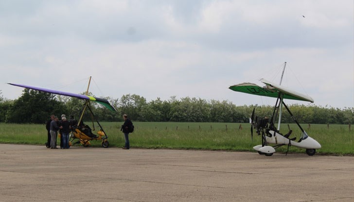 Спортни двуместни и четириместни самолети, мотоделта планери, топловъздушен балон, моторен парапланер, дронове и други бяха показани в третото издание на ралито
