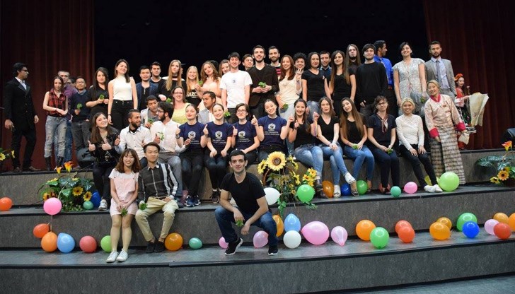 Ние сме Европа! Ние сме светът! Ние сме Европа! Ние сме светът!