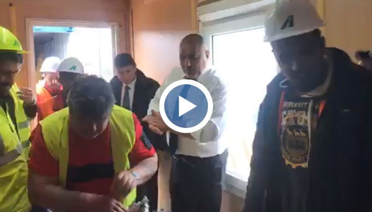 А, така седайте сега да обедвате и да сте ми живи и здрави, честит празник, пожела премиерът на работниците