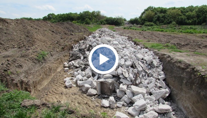 Пътят е широк осем метра и дълъг над сто