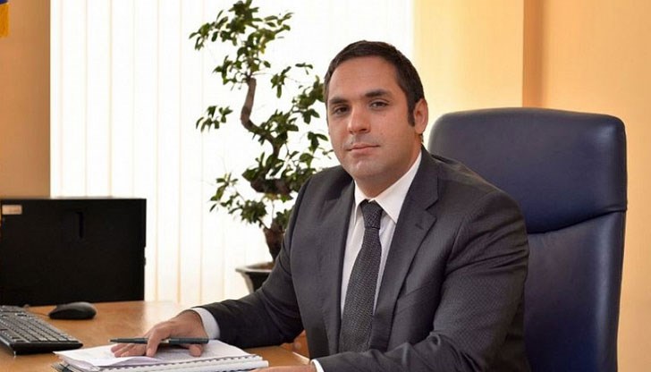 Министърът на икономиката Емил Караниколов се въздържа от коментари по темата за решението на германския автомобилен концерн "Фолксваген" за бъдеща инвестиция в страната Министърът на икономиката Емил Караниколов се въздържа от коментари по темата за решението на германския автомобилен концерн "Фолксваген" за бъдеща инвестиция в страната