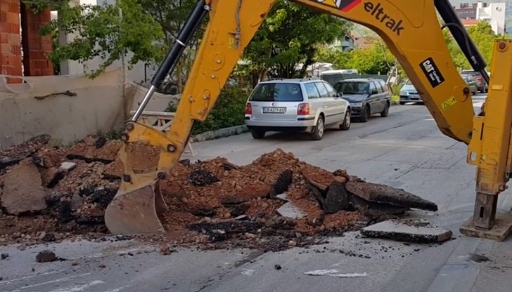 Причината е, че общината не им е платила отчуждаването