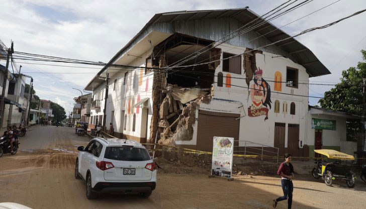 Няколкостотин сгради са разрушени или повредени, а 15 перуанци са ранени